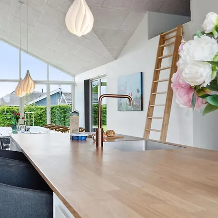 Danika - 650m From The Sea By Interhome 펜션